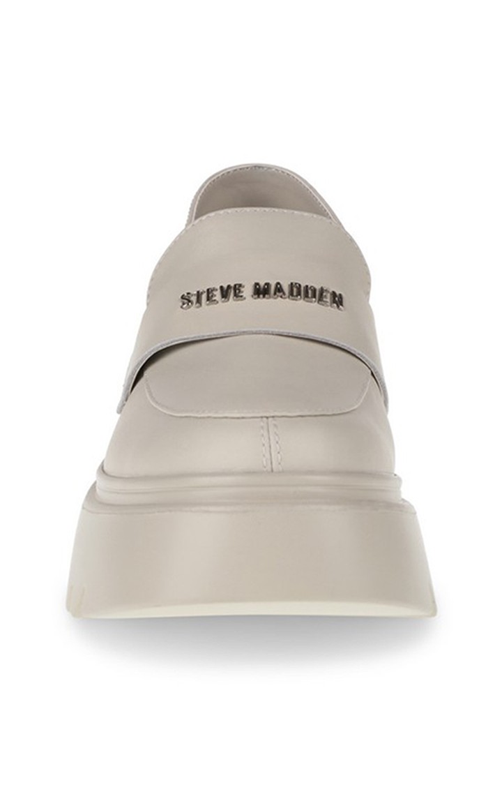 Hizziee White Closed Flats & Ballerinas