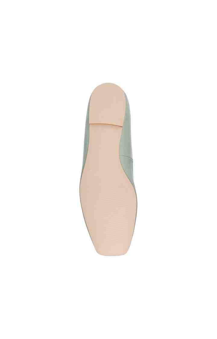 Quaint Green Closed Flats & Ballerinas