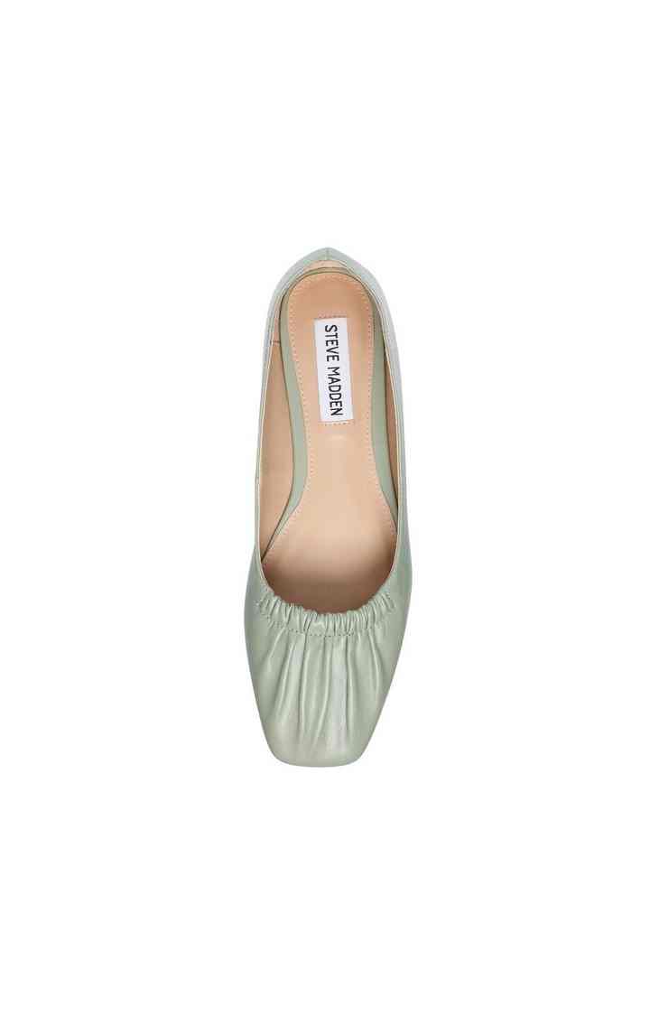 Quaint Green Closed Flats & Ballerinas