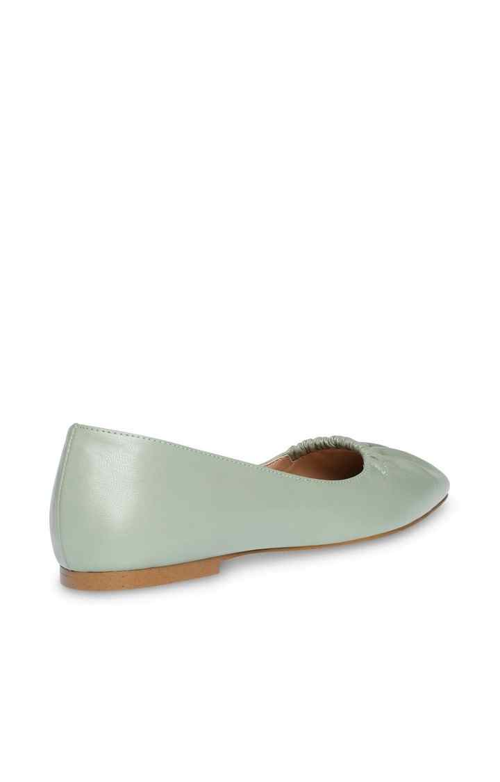 Quaint Green Closed Flats & Ballerinas