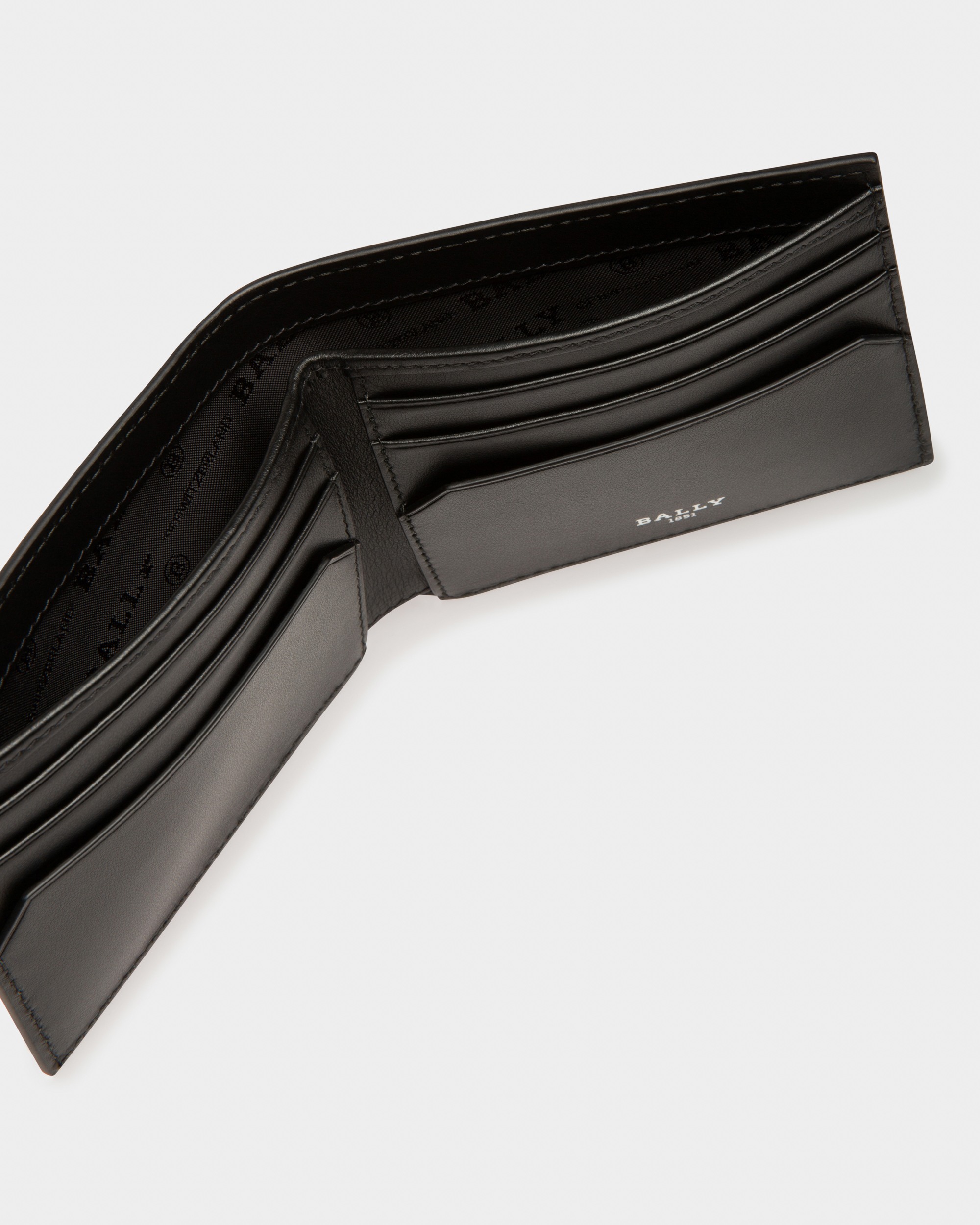 Bevye Recycled Leather Wallet In Black