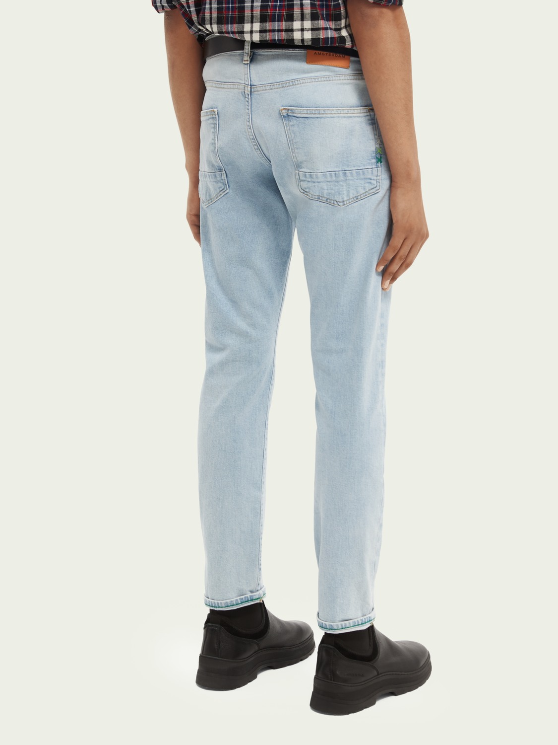 https://cdn.fynd.com/v2/falling-surf-7c8bb8/fyprod/wrkr/products/pictures/item/free/original/000000410313395009/wPQQQ8W_W-000000410313395009_2.jpg