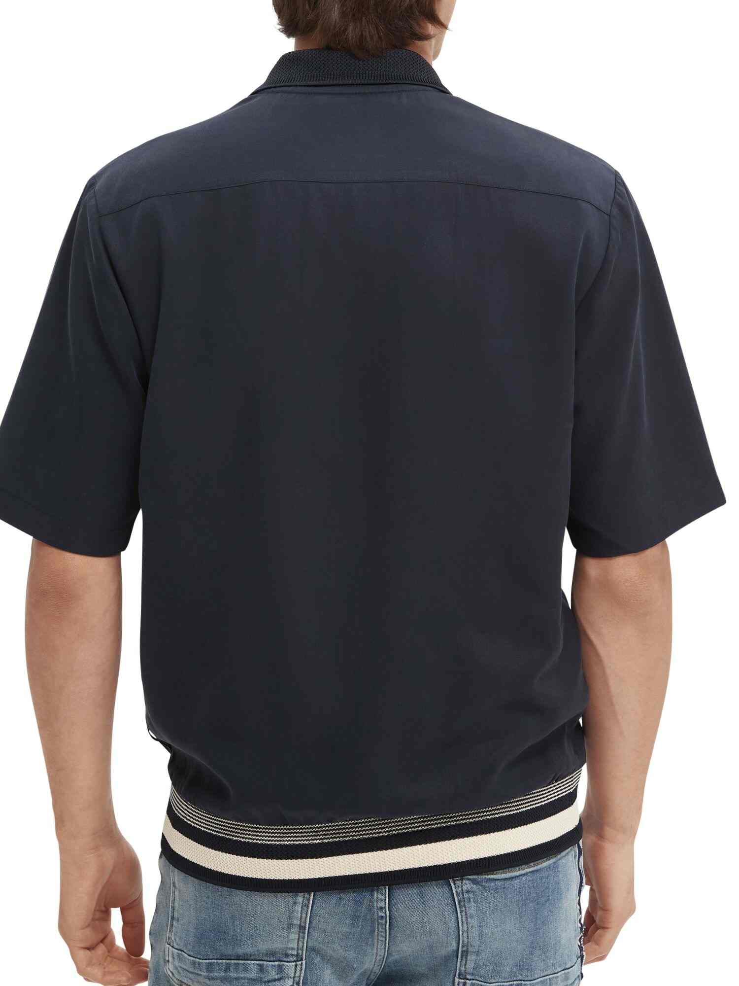 https://cdn.fynd.com/v2/falling-surf-7c8bb8/fyprod/wrkr/products/pictures/item/free/original/000000410313426005/mT_lRga39g-1645412_4.jpg