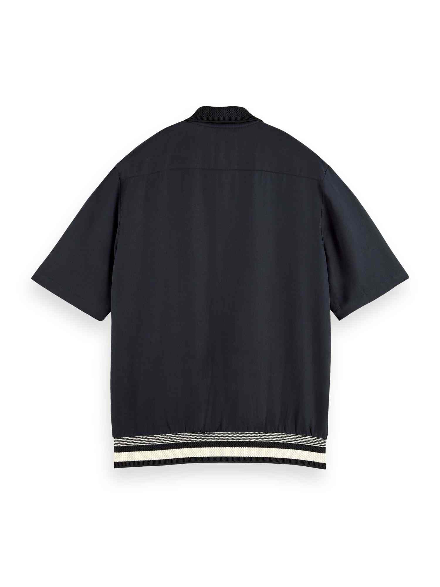 https://cdn.fynd.com/v2/falling-surf-7c8bb8/fyprod/wrkr/products/pictures/item/free/original/000000410313426005/qUknor0fae-1645412_1.jpg