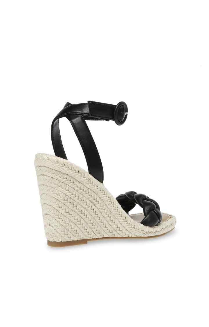 Novah Black Wedges