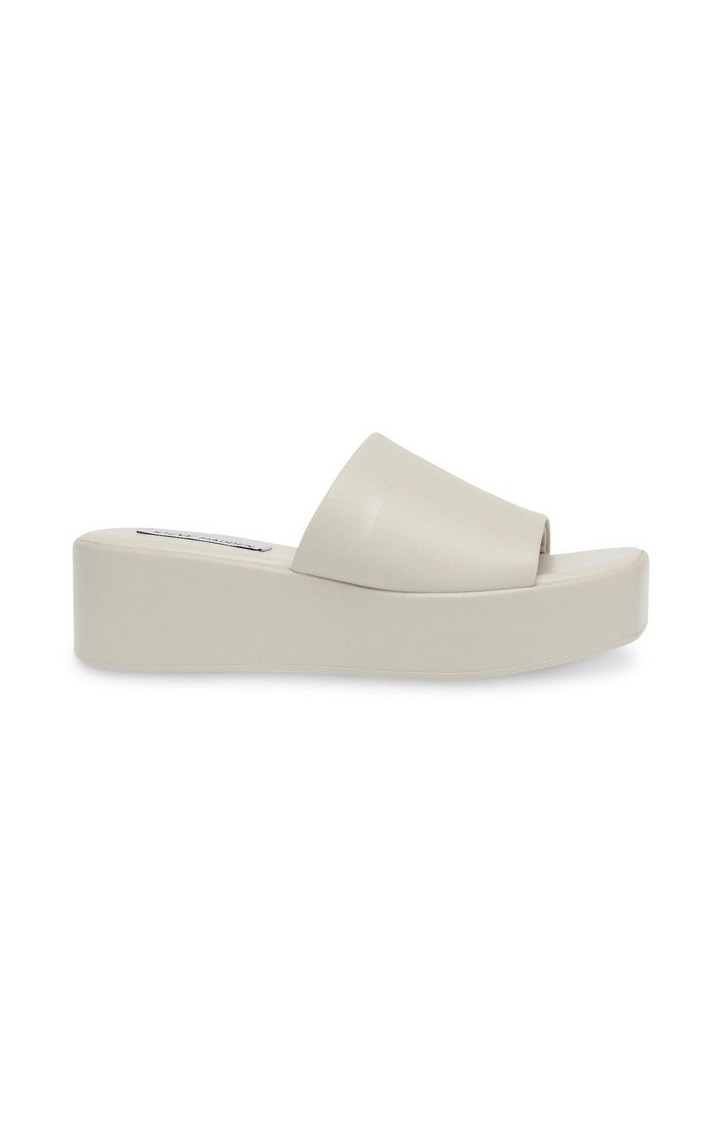 Blurr Beige Wedges