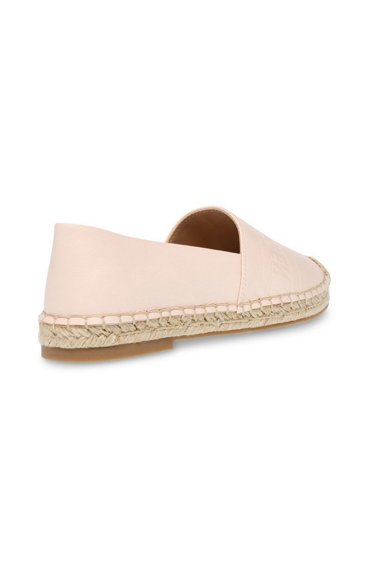 Waken Pink Closed Flats & Ballerinas