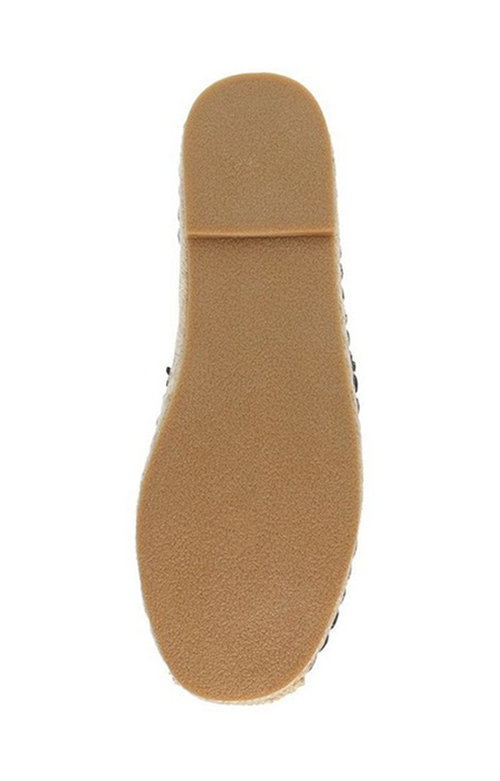 Waken Pink Closed Flats & Ballerinas