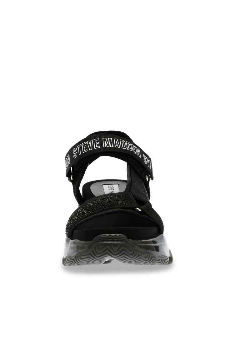 Maximal Black Flats