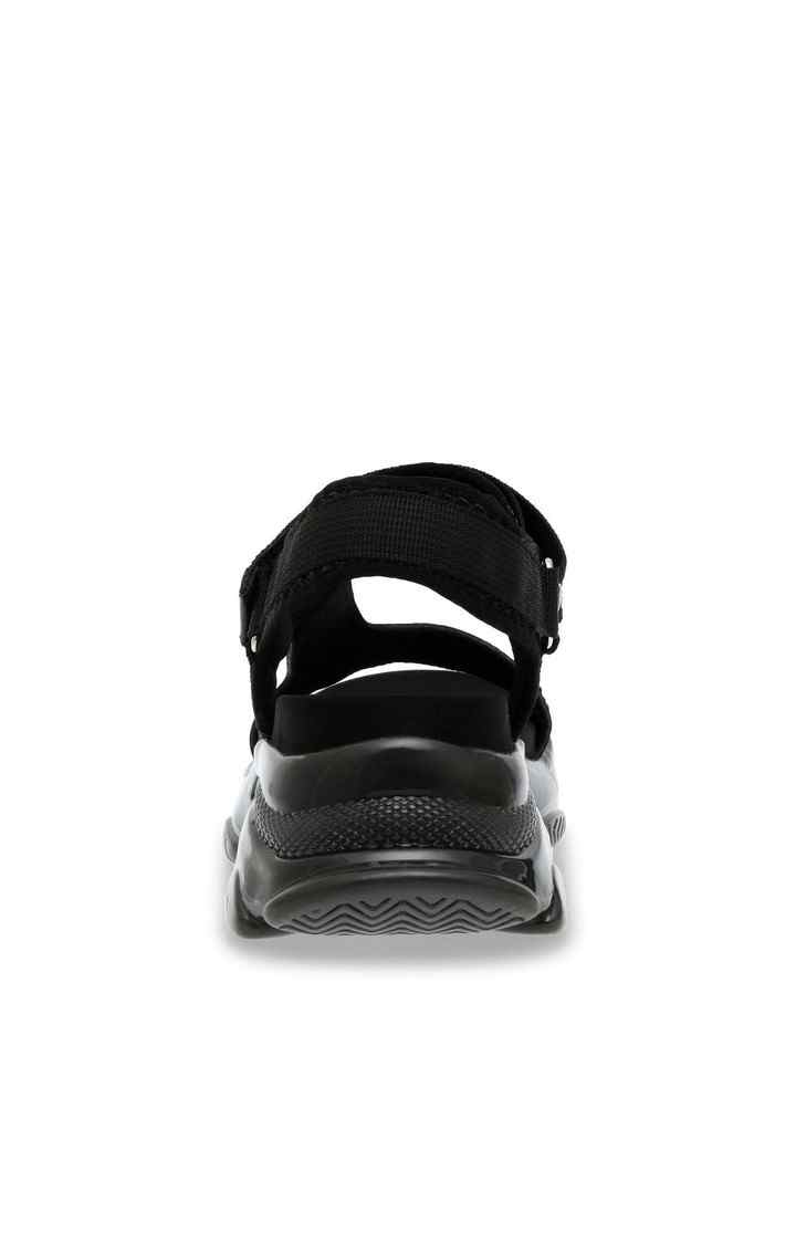 Maximal Black Flats