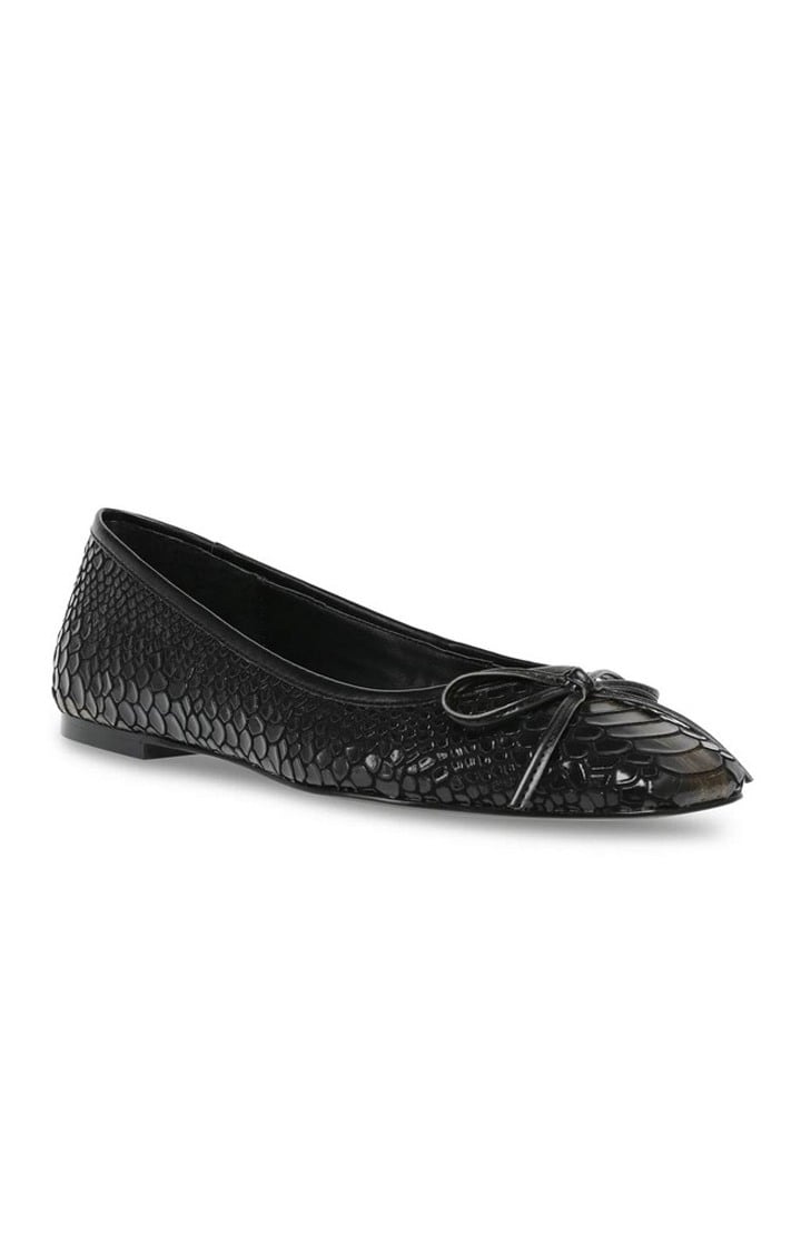 Queenly Black Closed Flats & Ballerinas