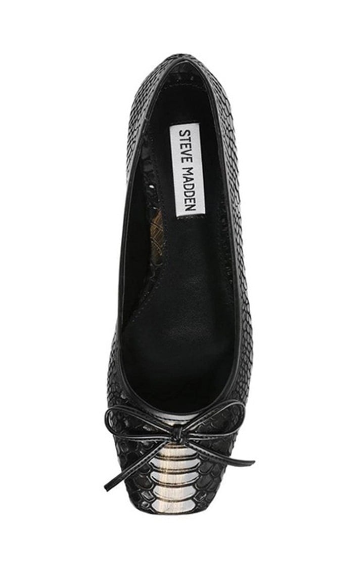Queenly Black Closed Flats & Ballerinas