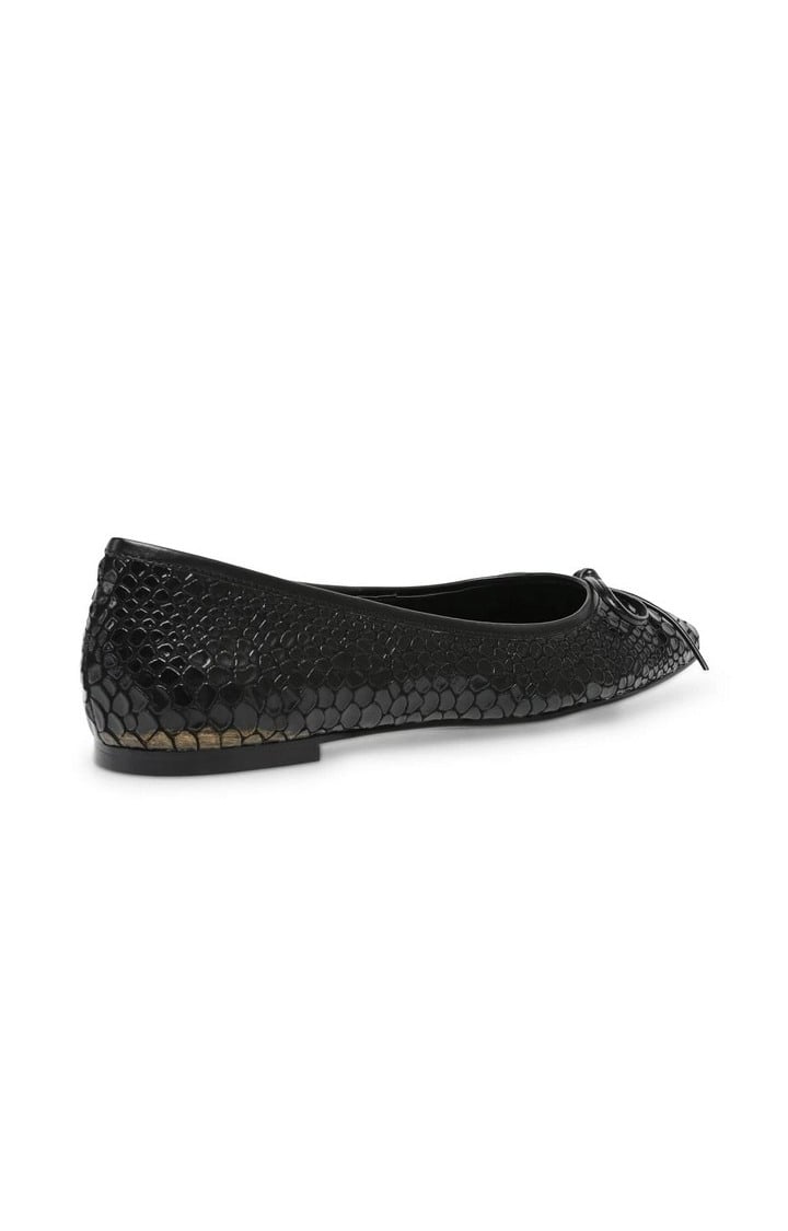 Queenly Black Closed Flats & Ballerinas