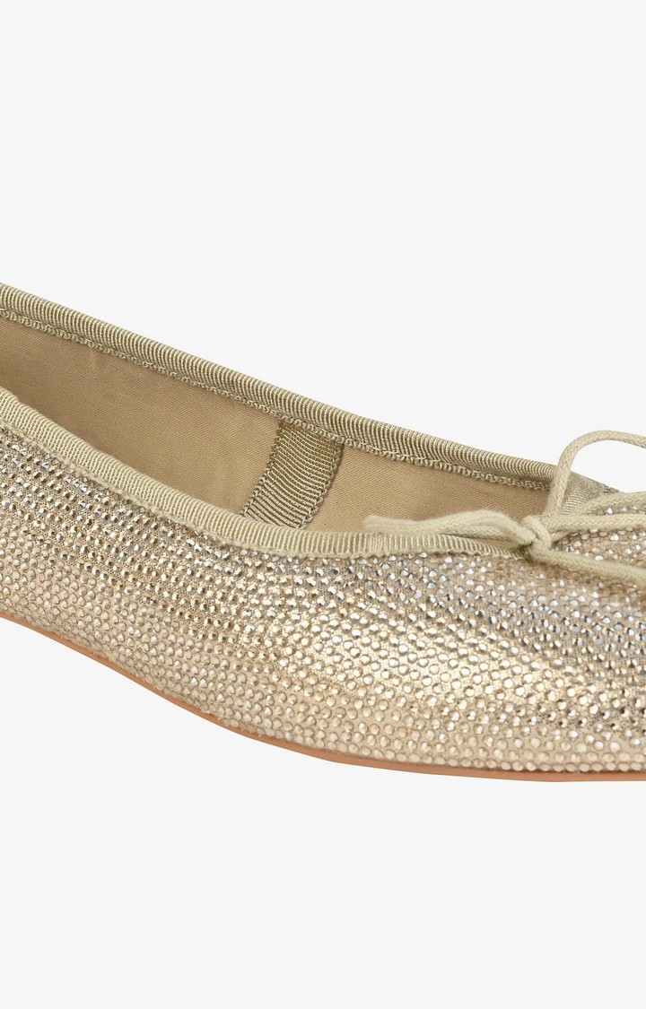 Bellamie-R Gold Closed Flats & Ballerinas