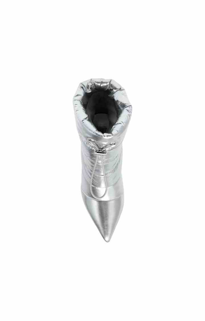 Cloak Silver Boots