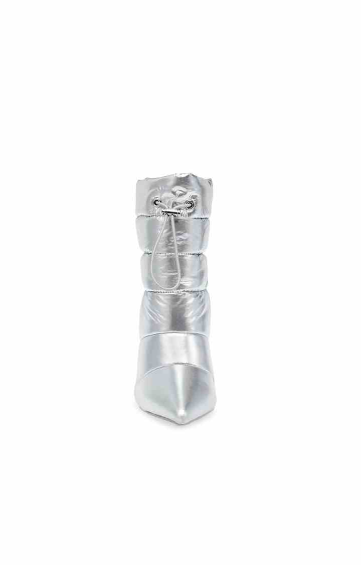 Cloak Silver Boots
