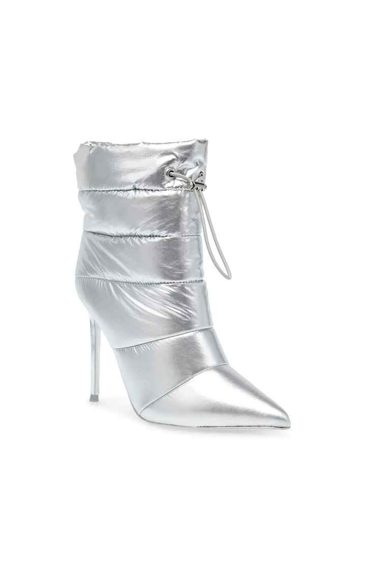 Cloak Silver Boots
