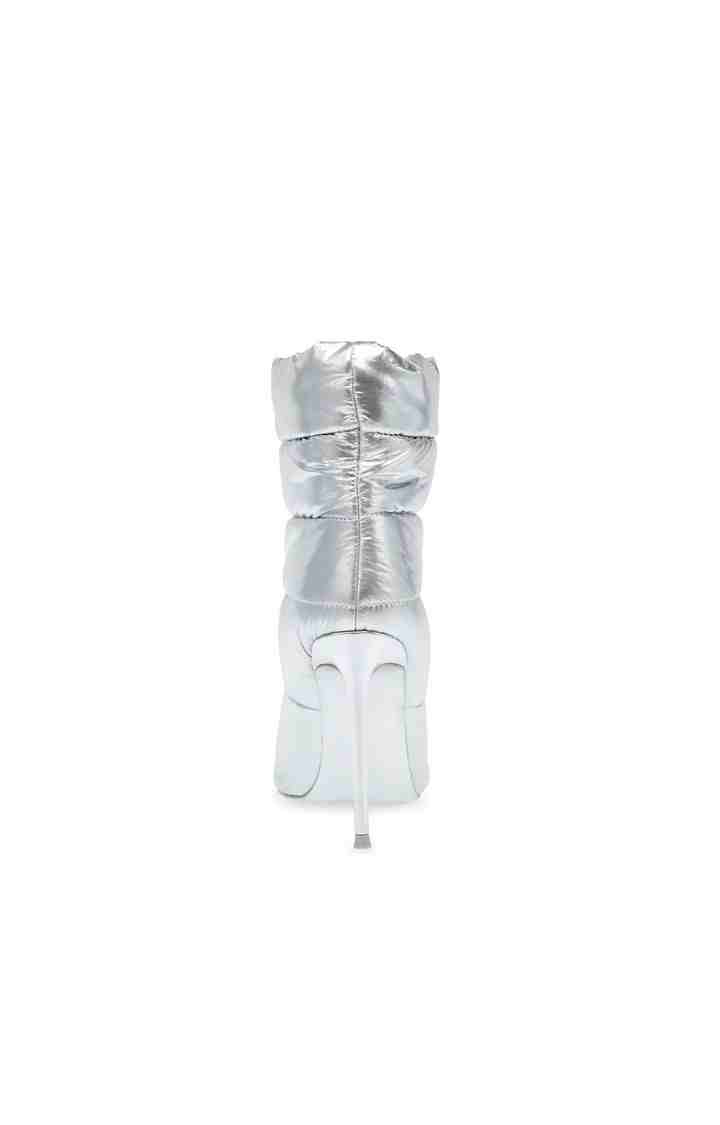 Cloak Silver Boots