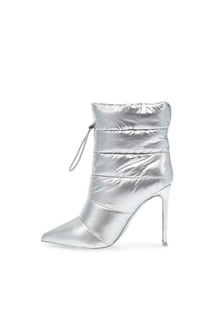 Cloak Silver Boots