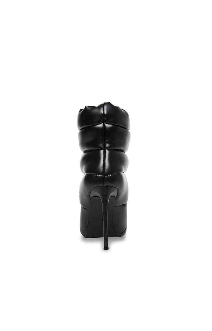 Cloak Black Boots