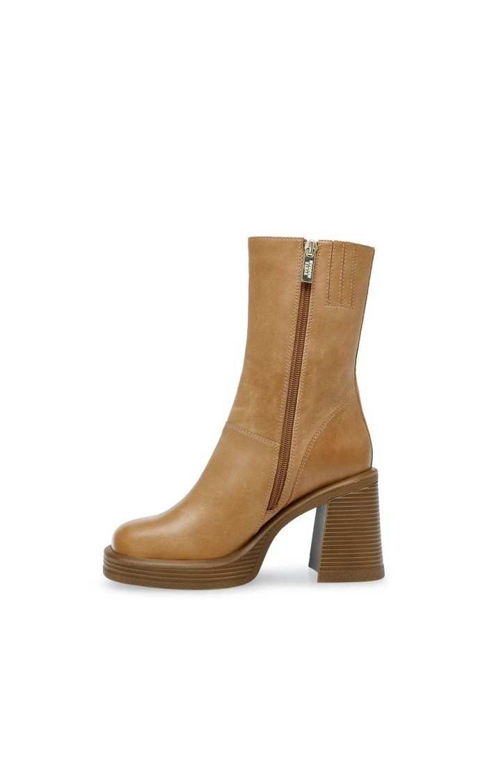 Finite Brown Boots