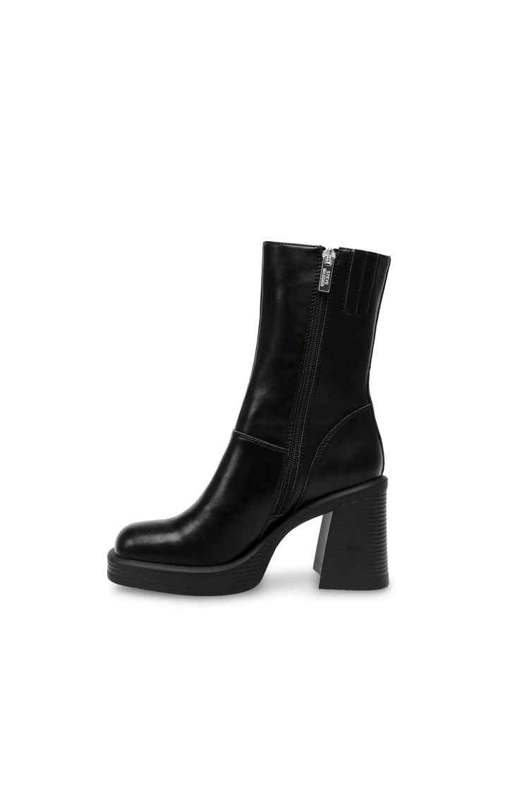 Finite Black Boots