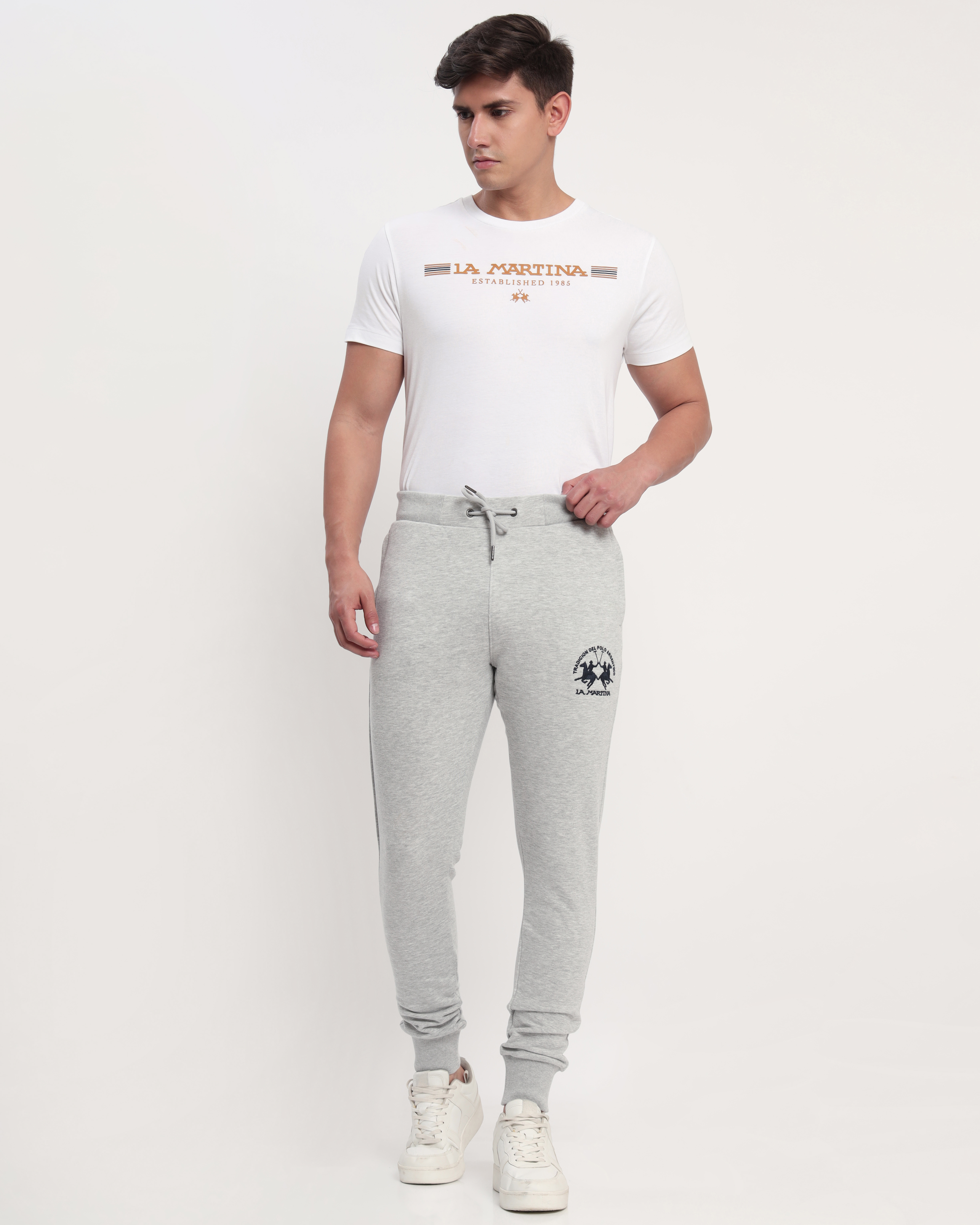 https://cdn.fynd.com/v2/falling-surf-7c8bb8/fyprod/wrkr/products/pictures/item/free/original/000000410345839015/Vt7YznhoxK-410345839_gy_MODEL4.jpg