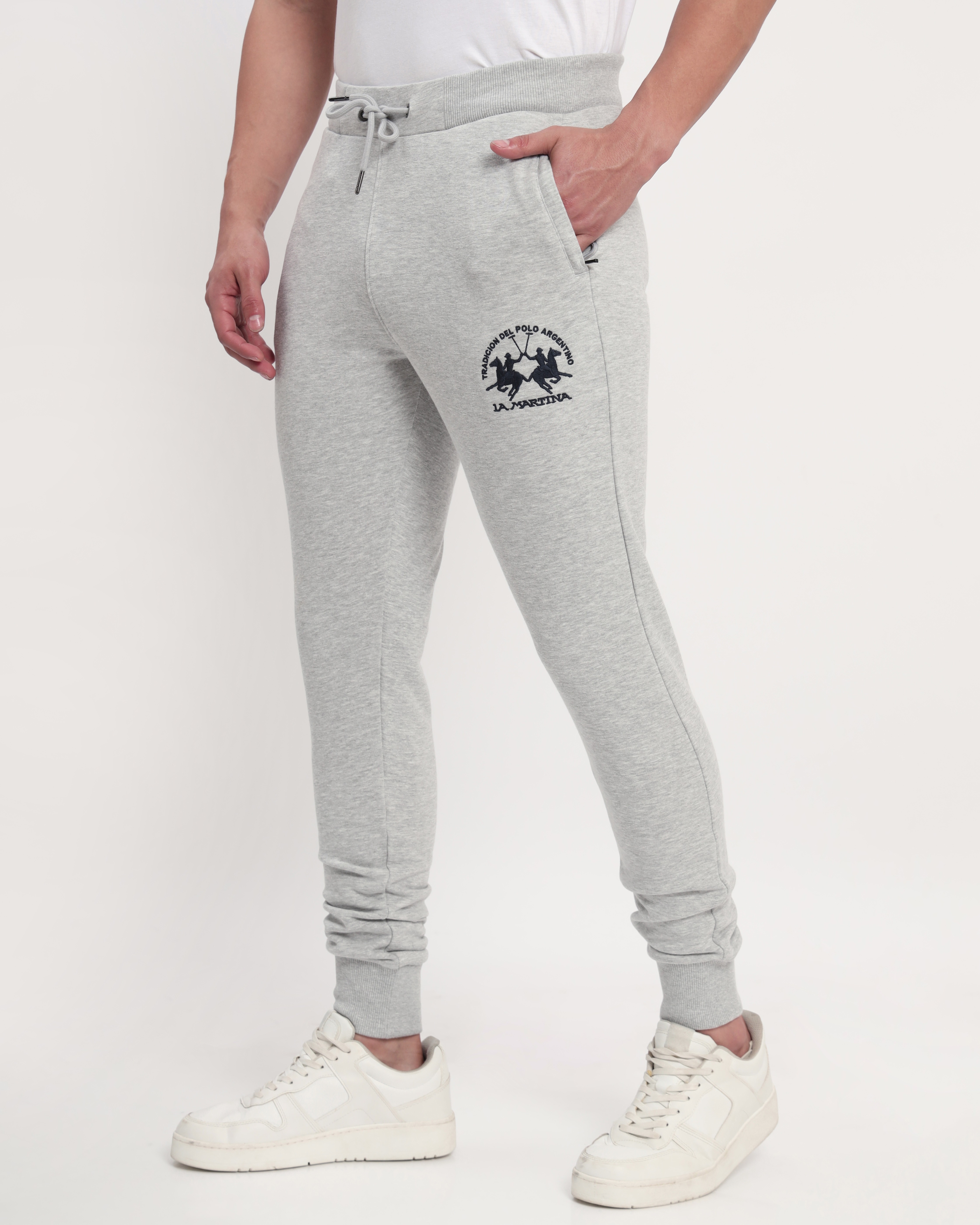 https://cdn.fynd.com/v2/falling-surf-7c8bb8/fyprod/wrkr/products/pictures/item/free/original/000000410345839015/a6IvAZUyCn-410345839_gy_MODEL2.jpg