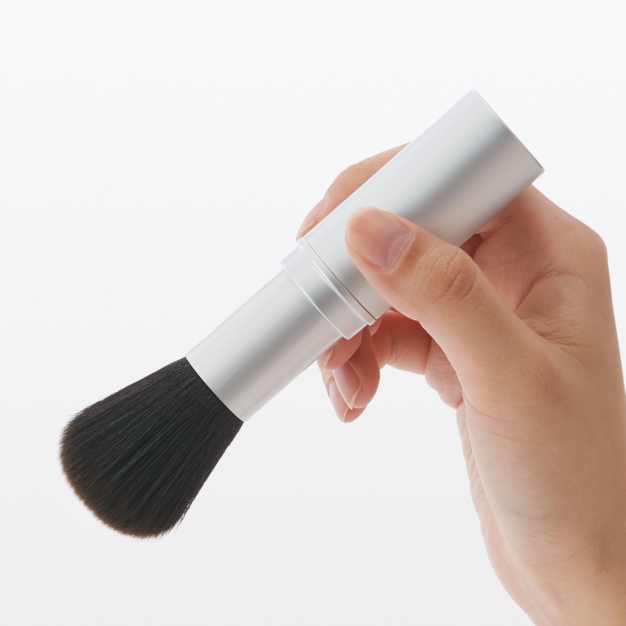 Polyester portable face brush