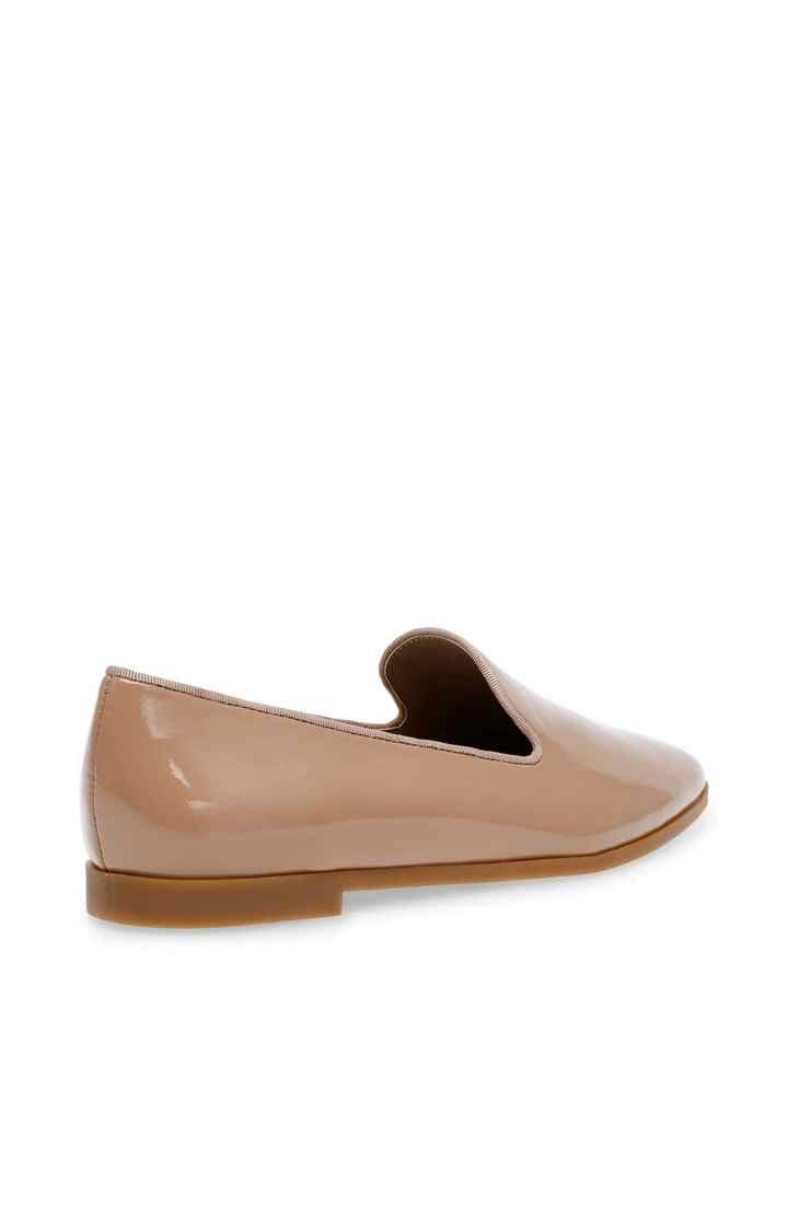 Corral Natural Closed Flats & Ballerinas