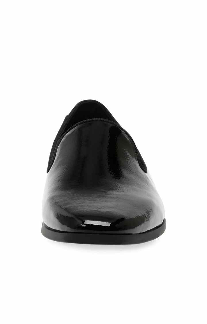 Corral Black Closed Flats & Ballerinas