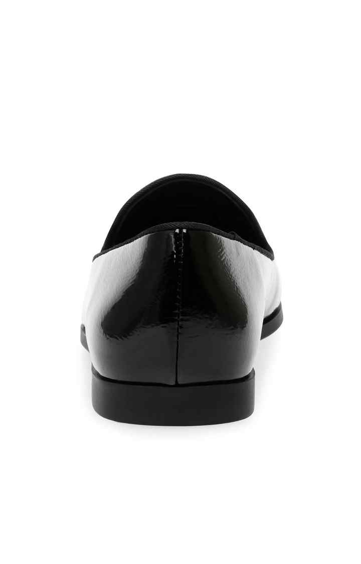Corral Black Closed Flats & Ballerinas