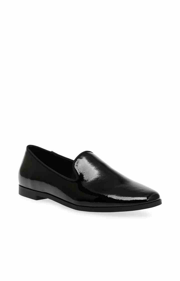 Corral Black Closed Flats & Ballerinas