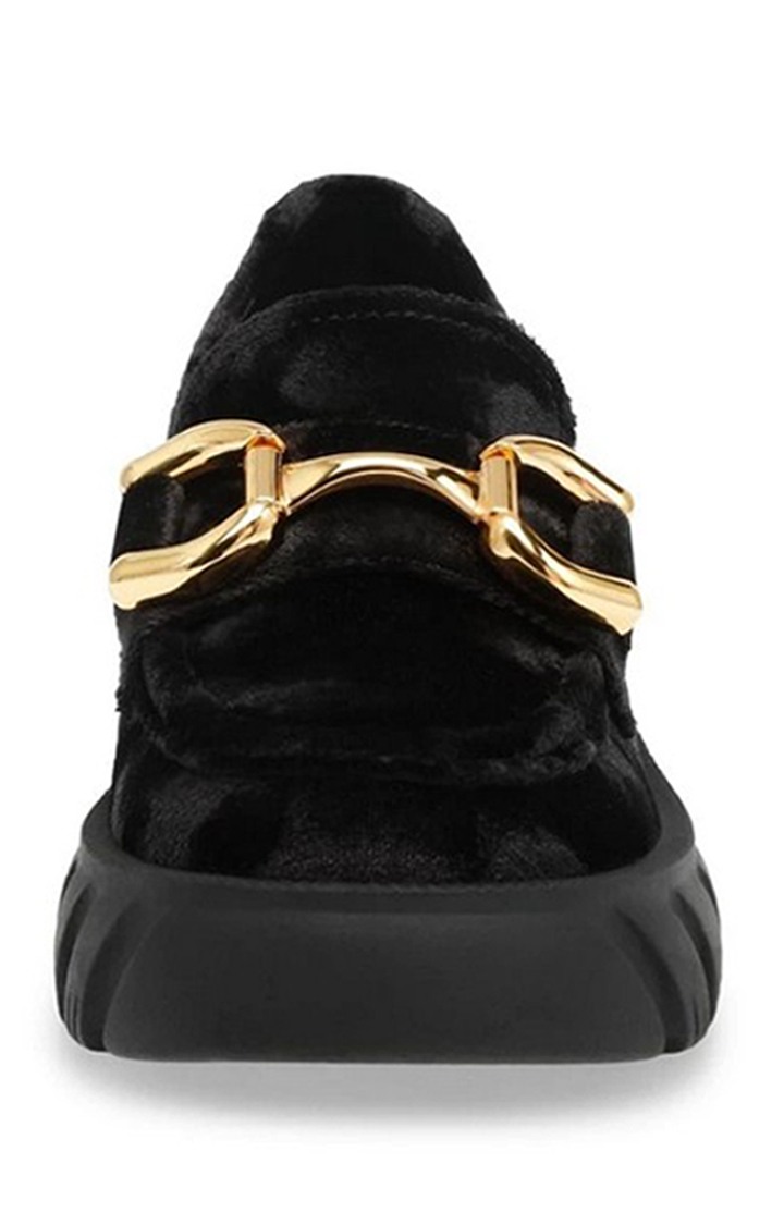 On-Set Black Closed Flats & Ballerinas
