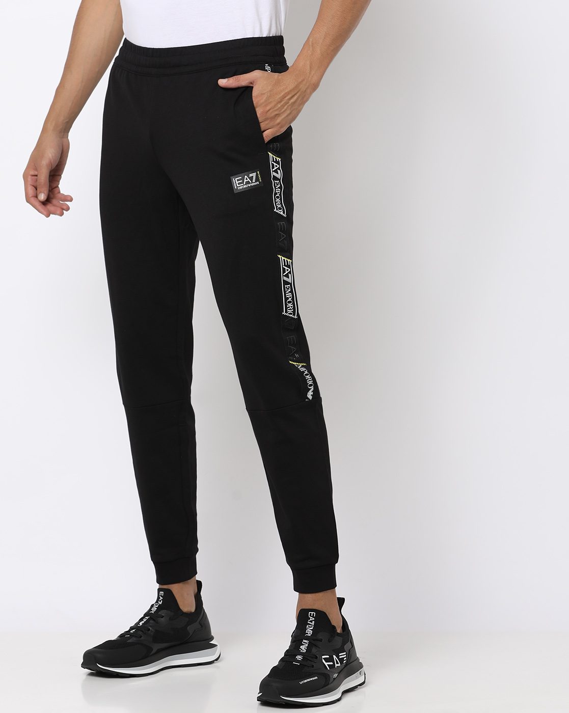 MEN-APPAREL-TRACKPANTS