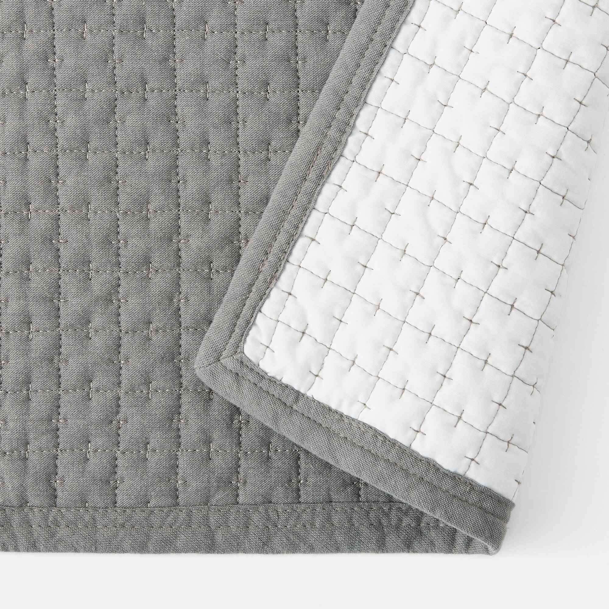 WASHED COTTON QUILTED RUG