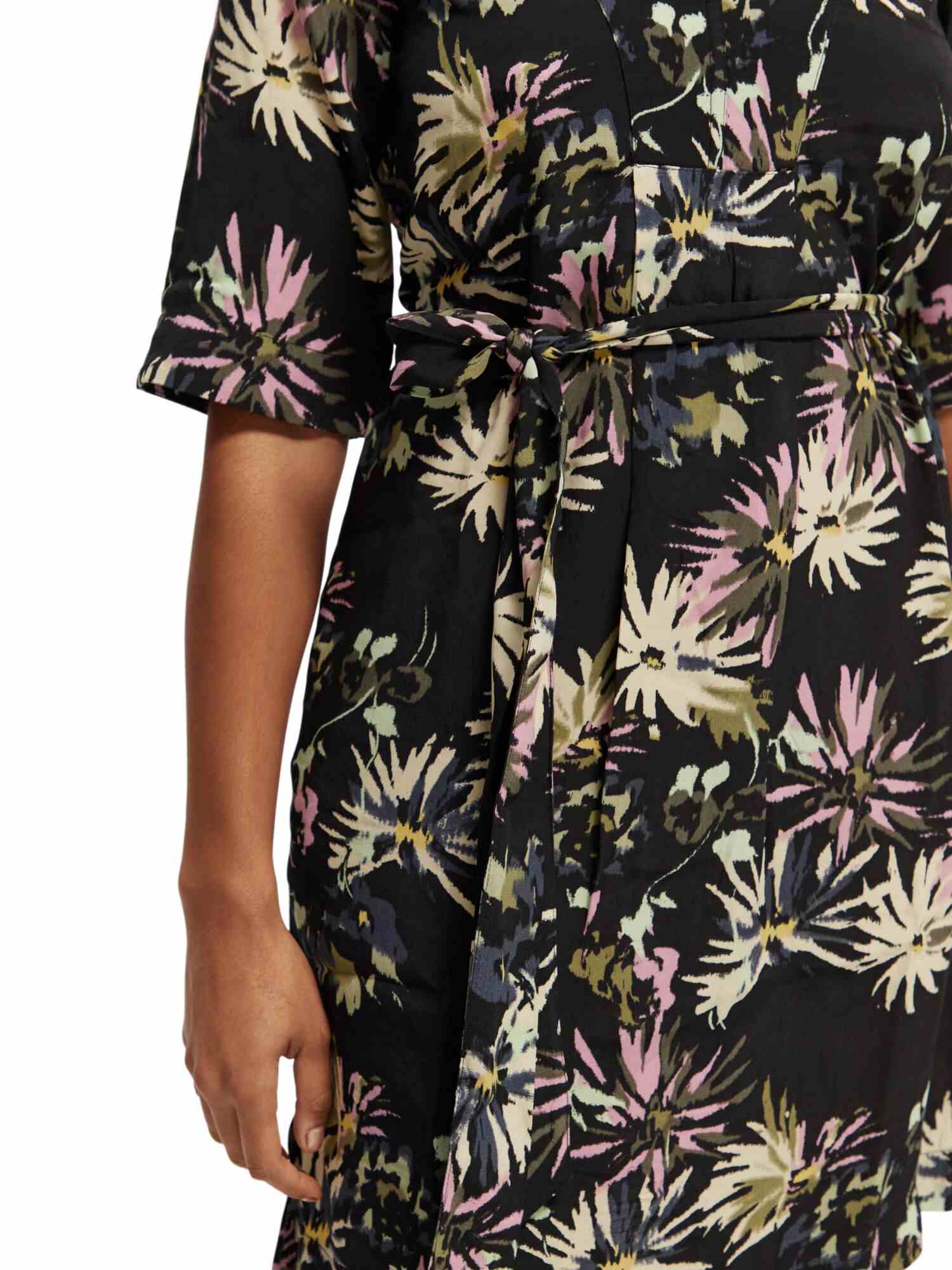 https://cdn.fynd.com/v2/falling-surf-7c8bb8/fyprod/wrkr/products/pictures/item/free/original/000000410373429001/4wEUOFBe0Q-000000410373429001_5.jpg