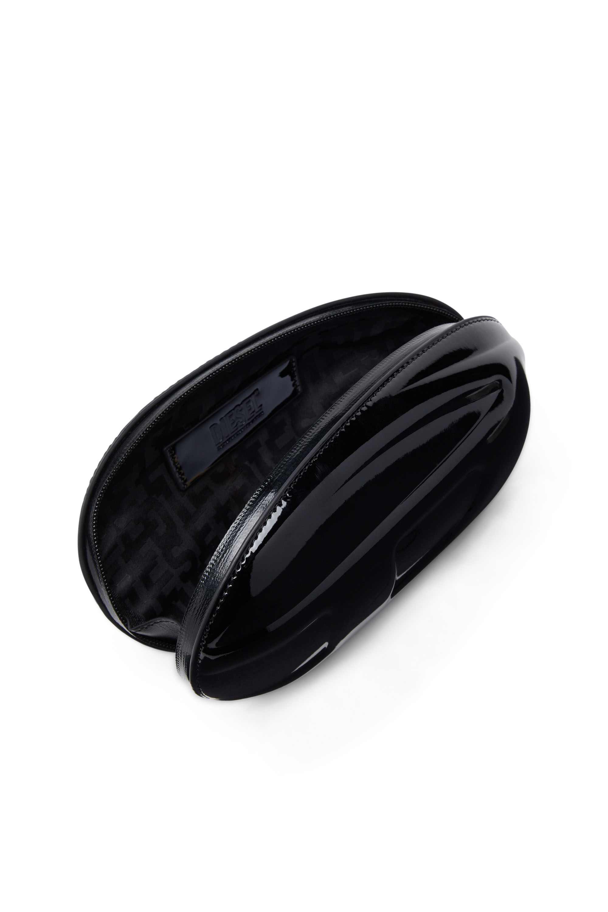 Black 1-DR Fold-Structured oval clutch in glossy PU