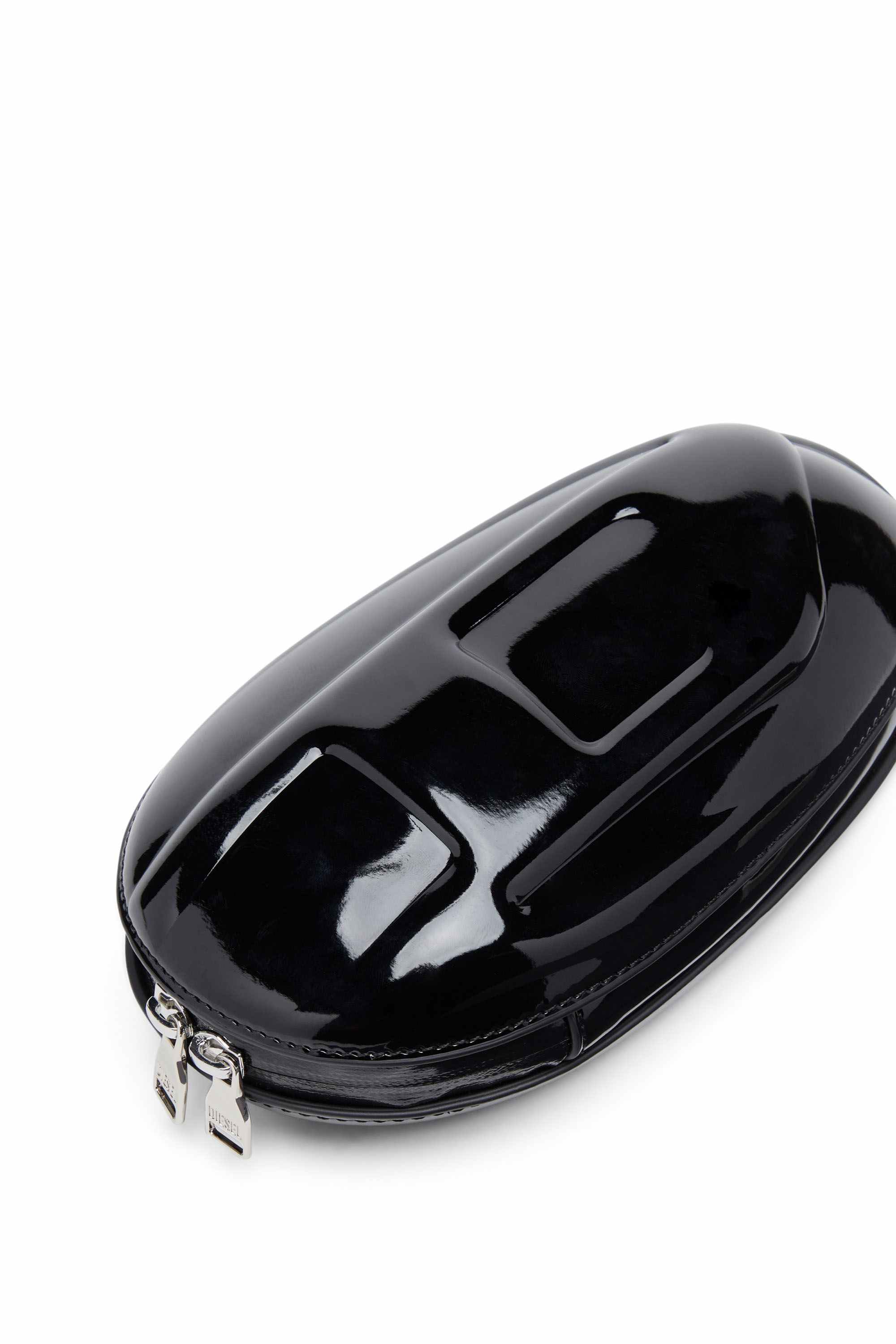 Black 1-DR Fold-Structured oval clutch in glossy PU