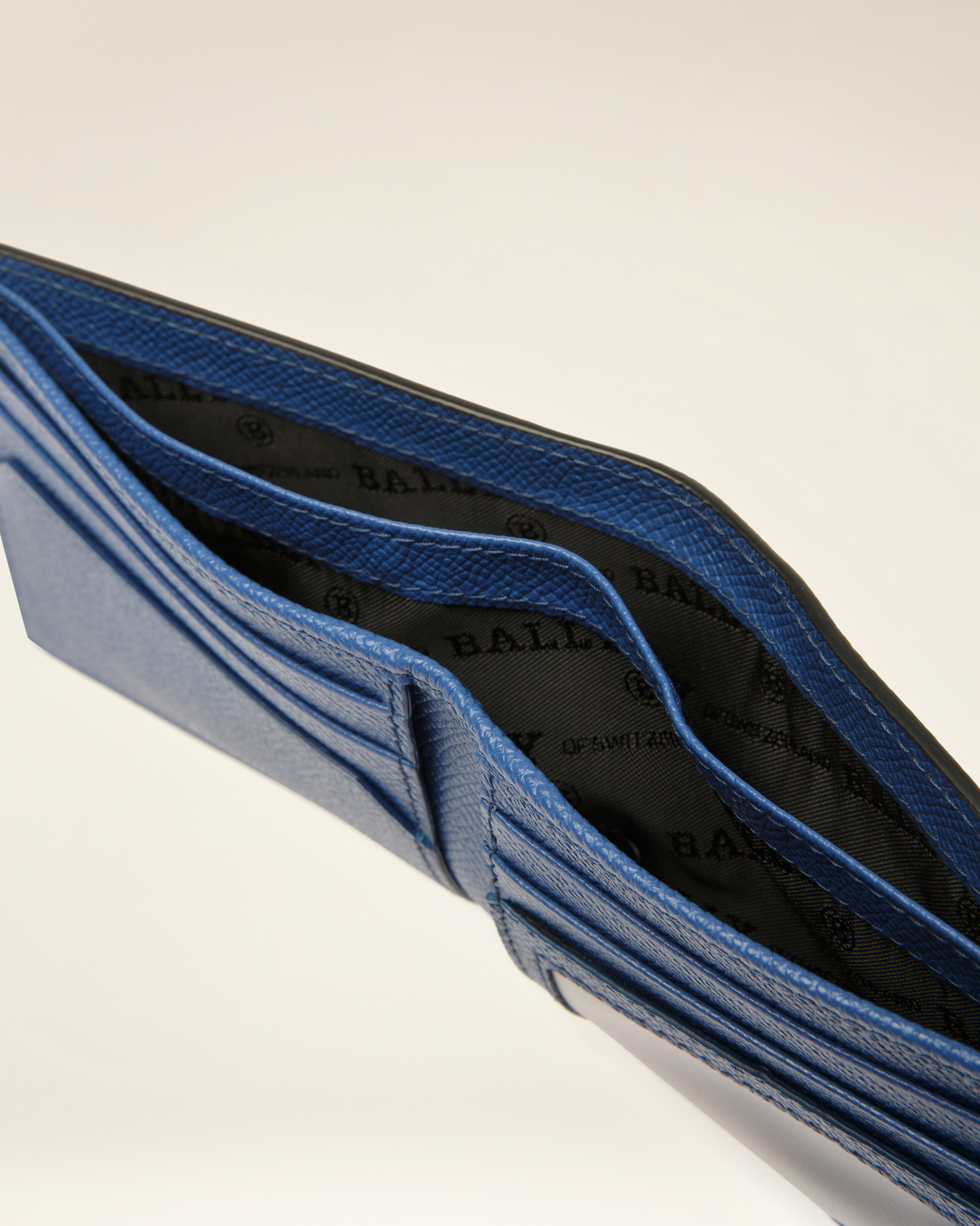 Bevyett.Es Leather Wallet