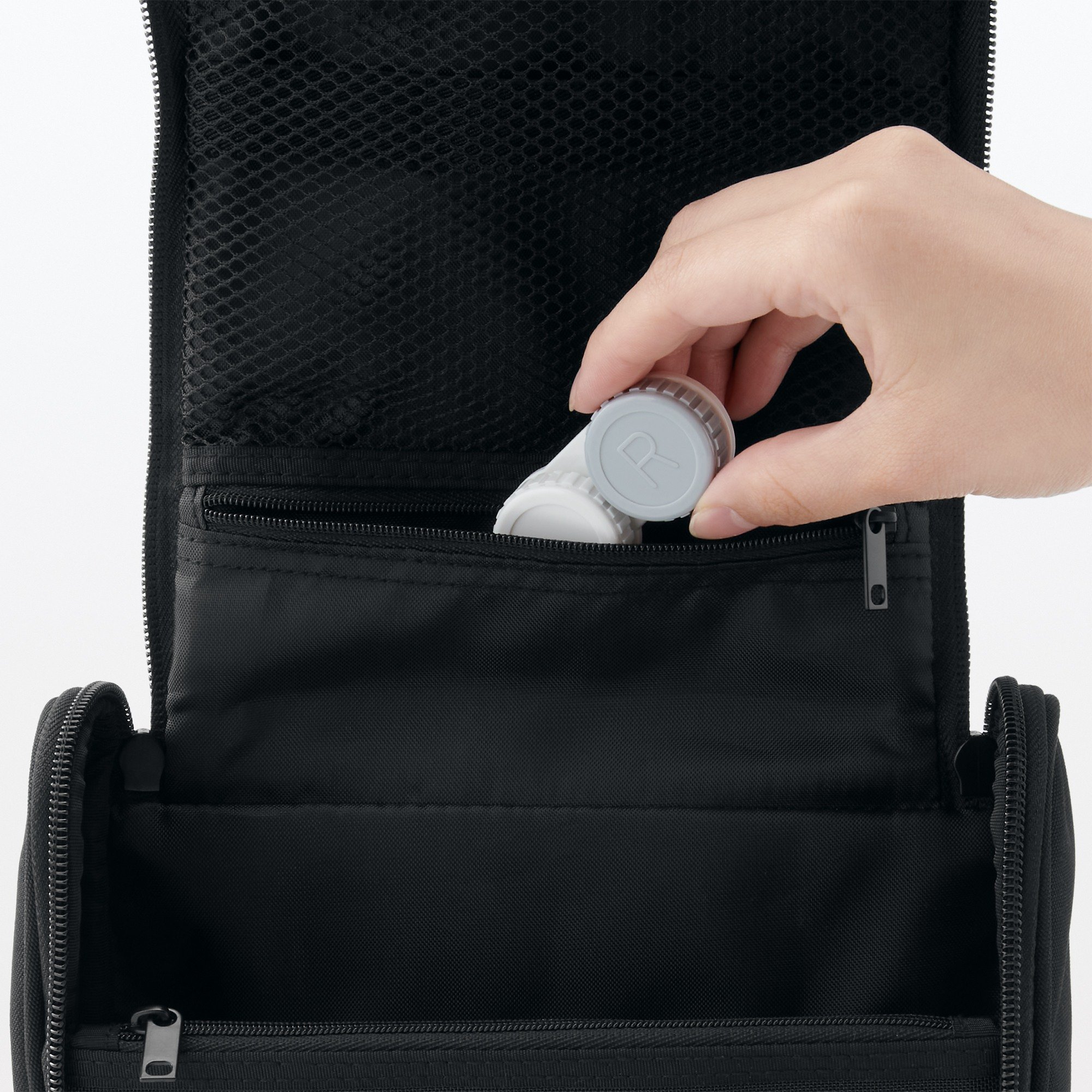 Polyester hanging toiletry case