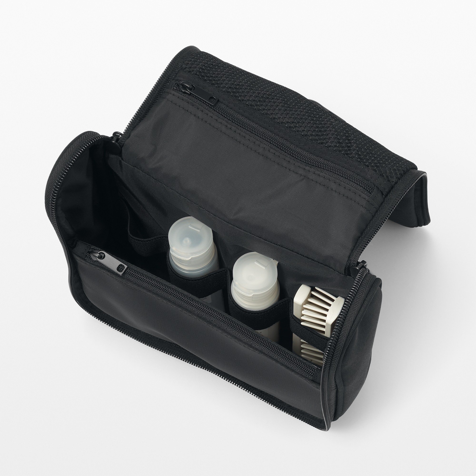 Polyester hanging toiletry case