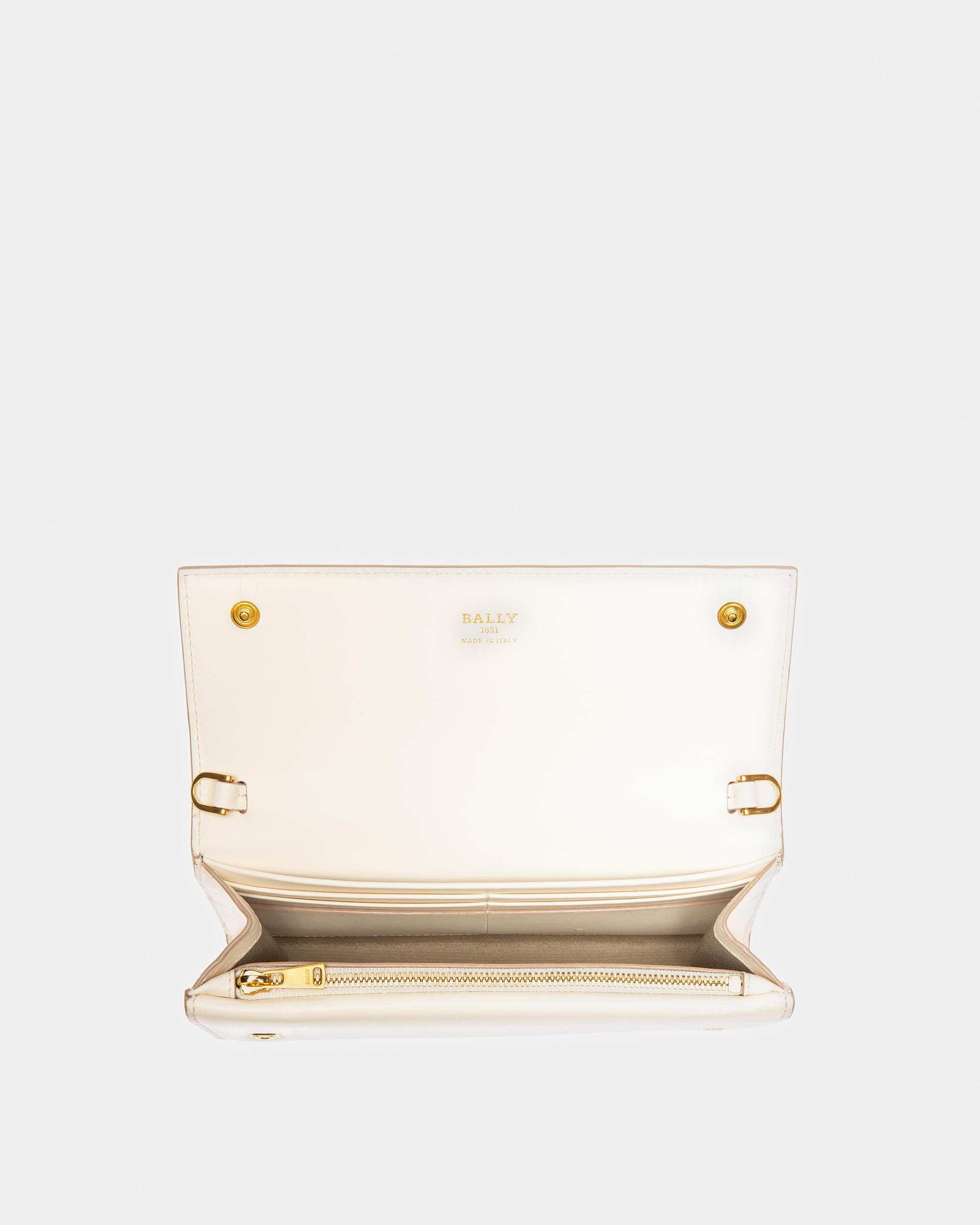 Byanca Leather Travel Wallet In Bone