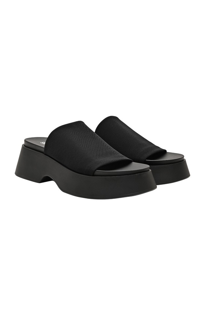 Throw Back Black Wedges