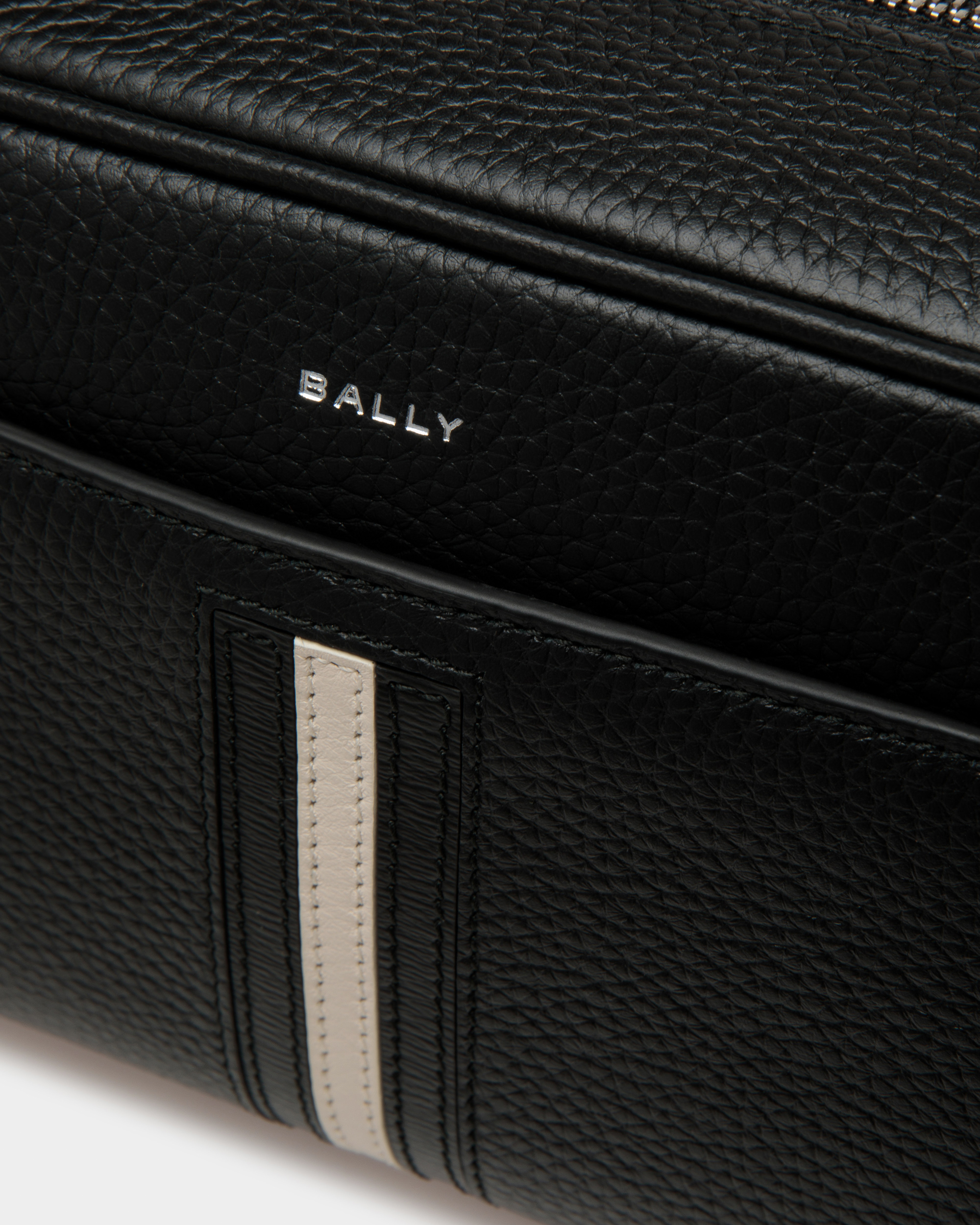 Ribbon Necessaire In Black Leather
