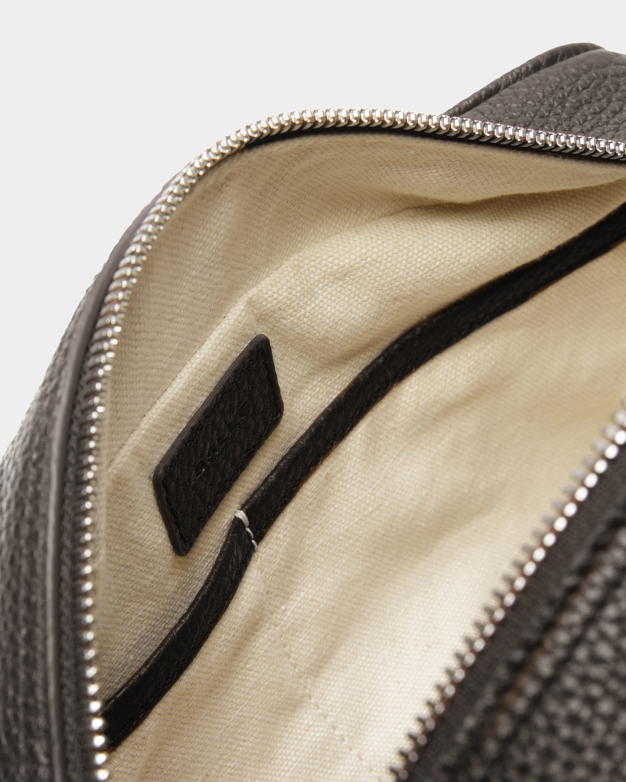 Ribbon Necessaire In Black Leather
