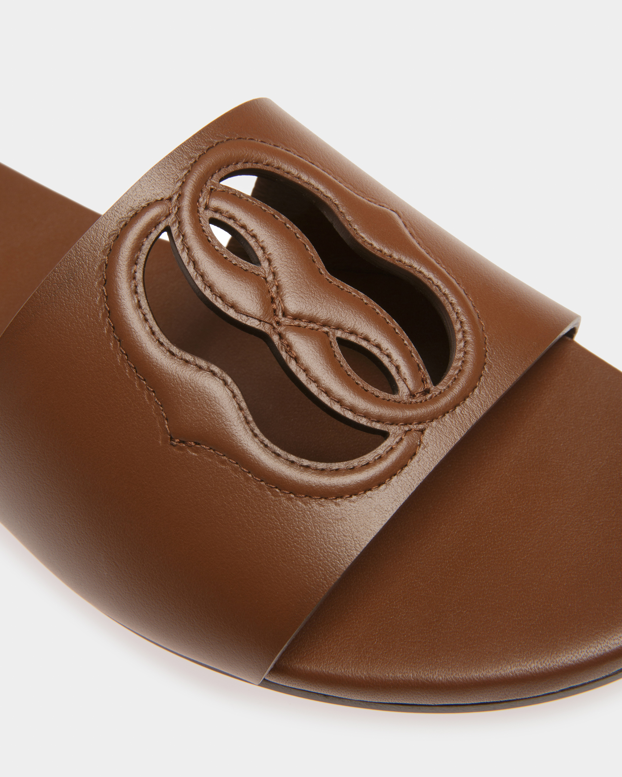 Goldie-W Leather Flat Sandals
