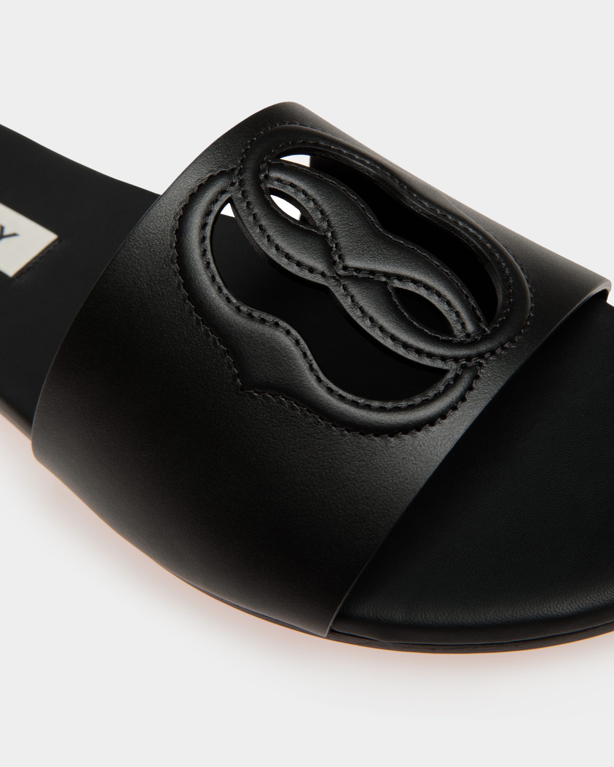 Goldie-W Leather Flat Sandals