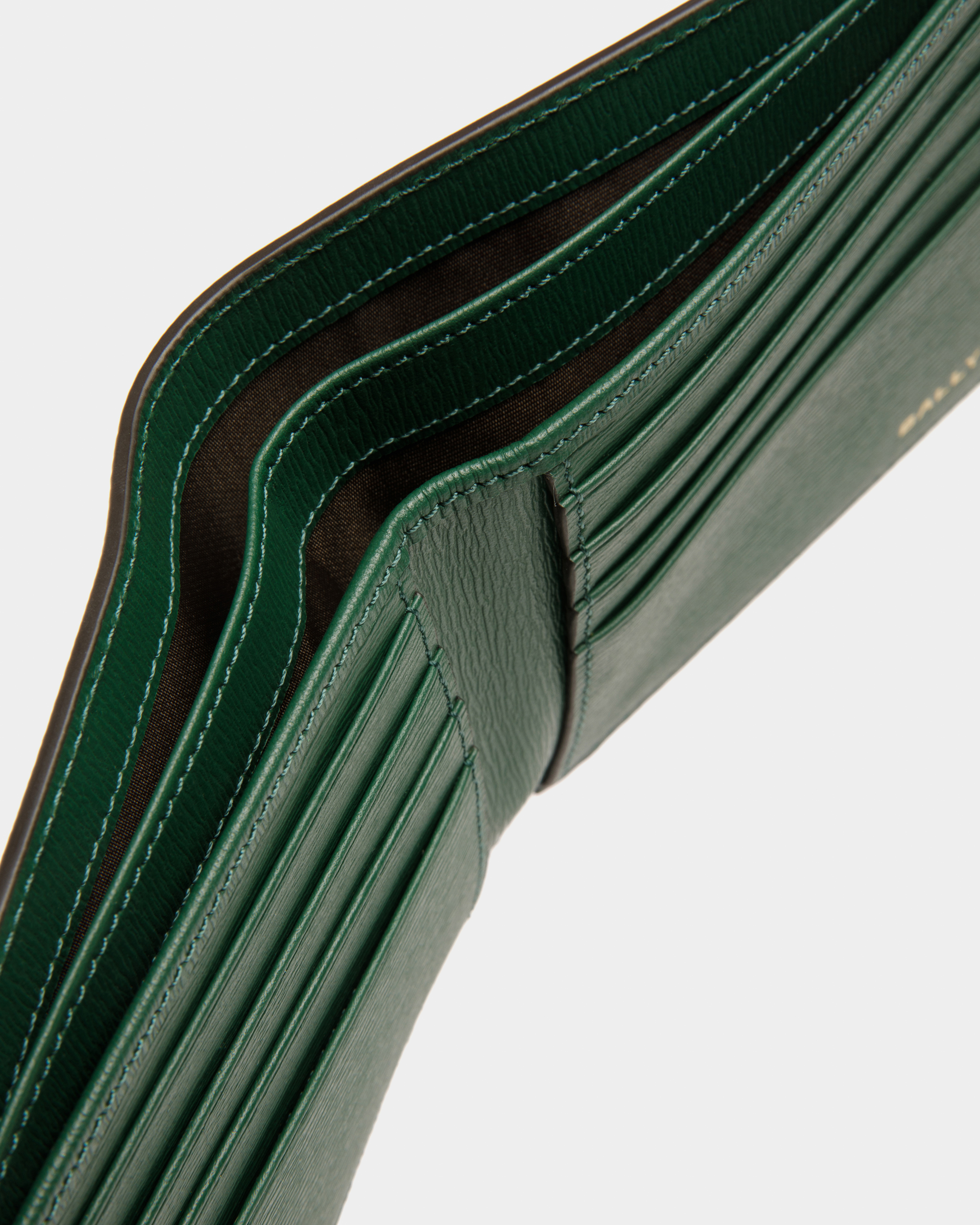 Pennant Wallet In Desert And Kelly Green Leather And TPU