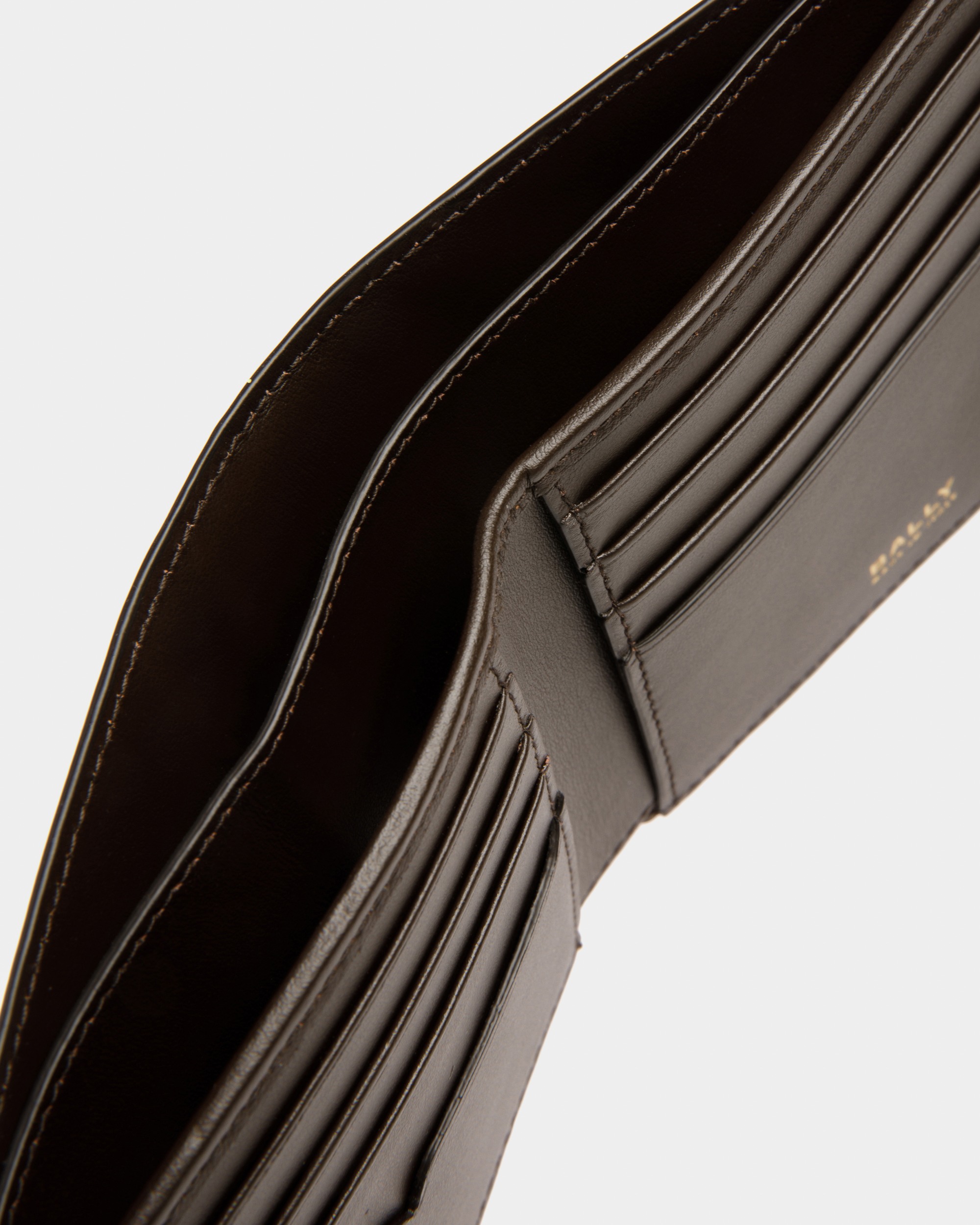 Speciale Bi-fold Wallet In Brown Leather